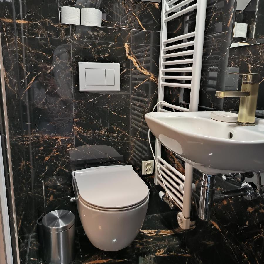 Lubert Apartmany S.R.O Prag Exteriör bild