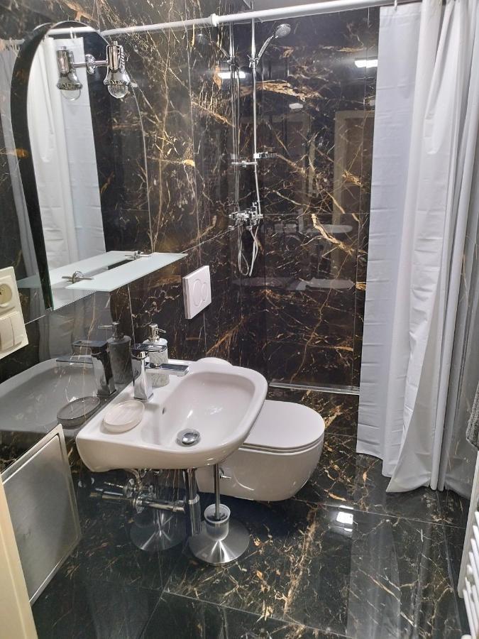 Lubert Apartmany S.R.O Prag Exteriör bild