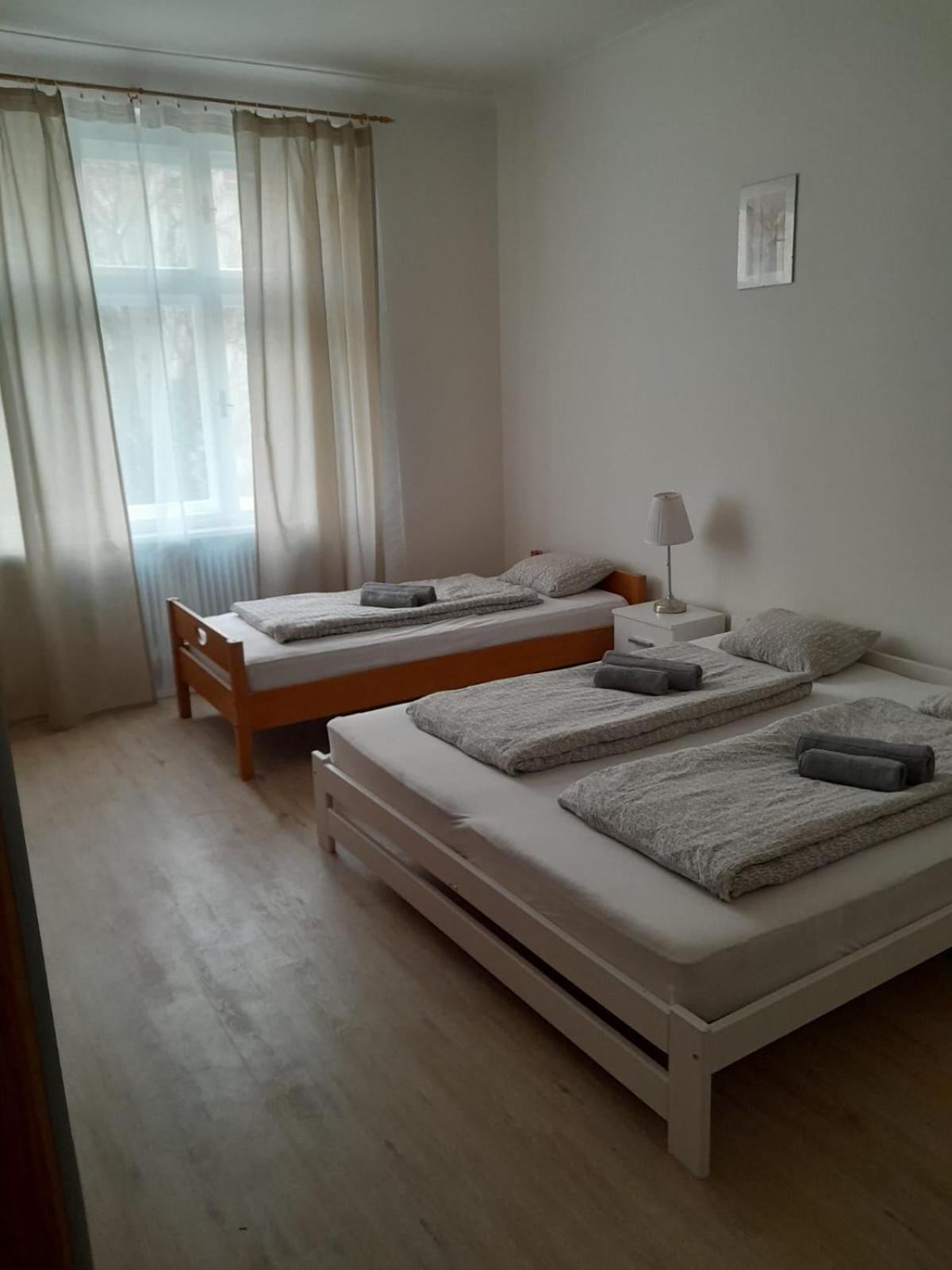 Lubert Apartmany S.R.O Prag Exteriör bild