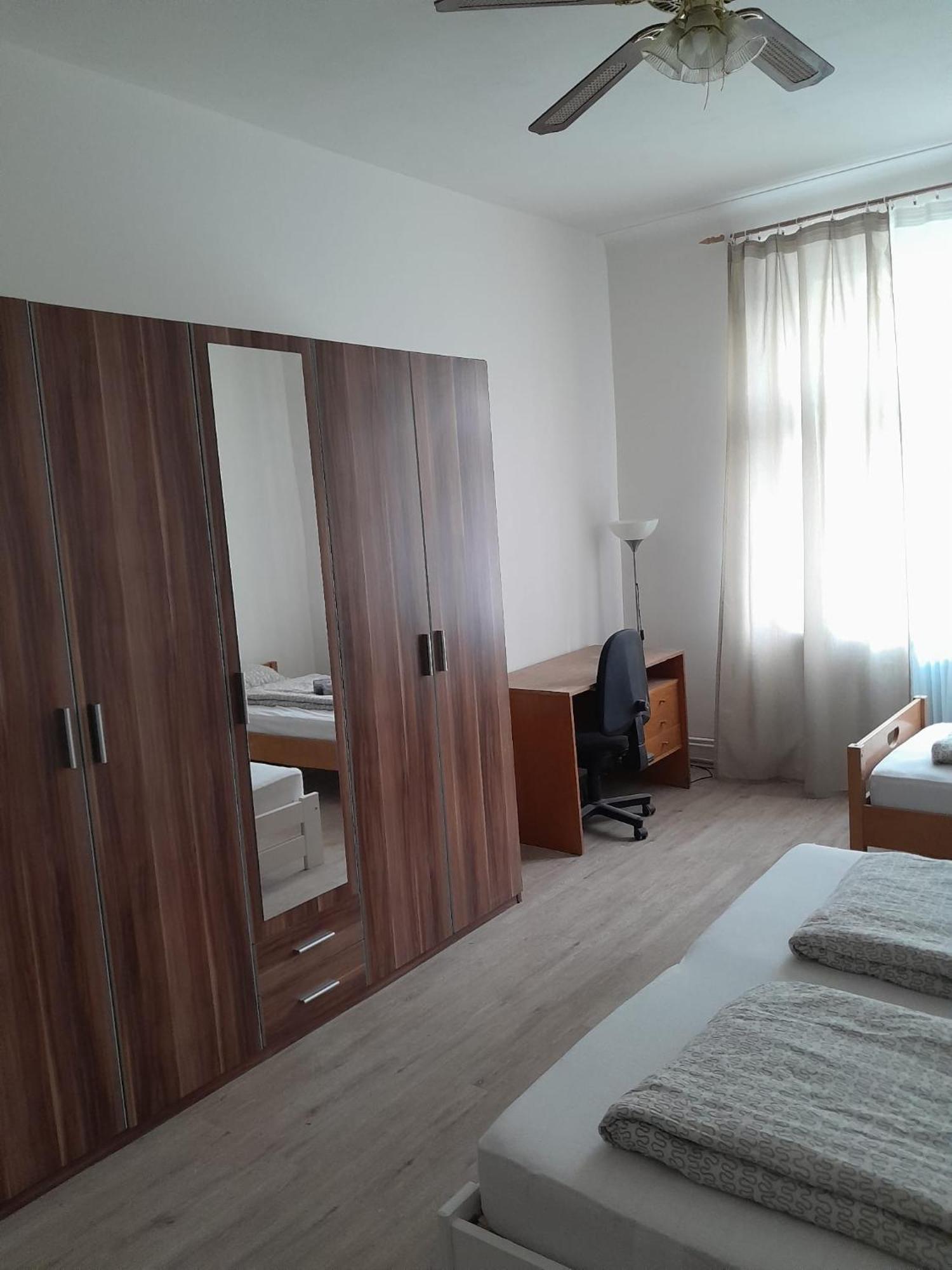 Lubert Apartmany S.R.O Prag Exteriör bild