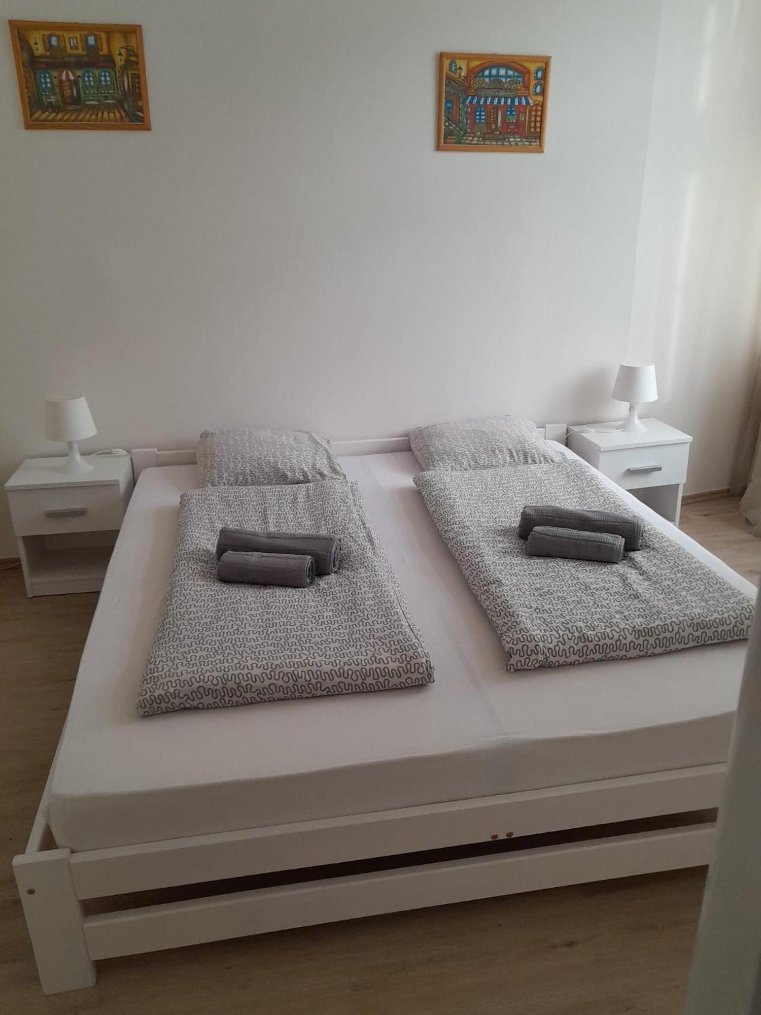 Lubert Apartmany S.R.O Prag Exteriör bild