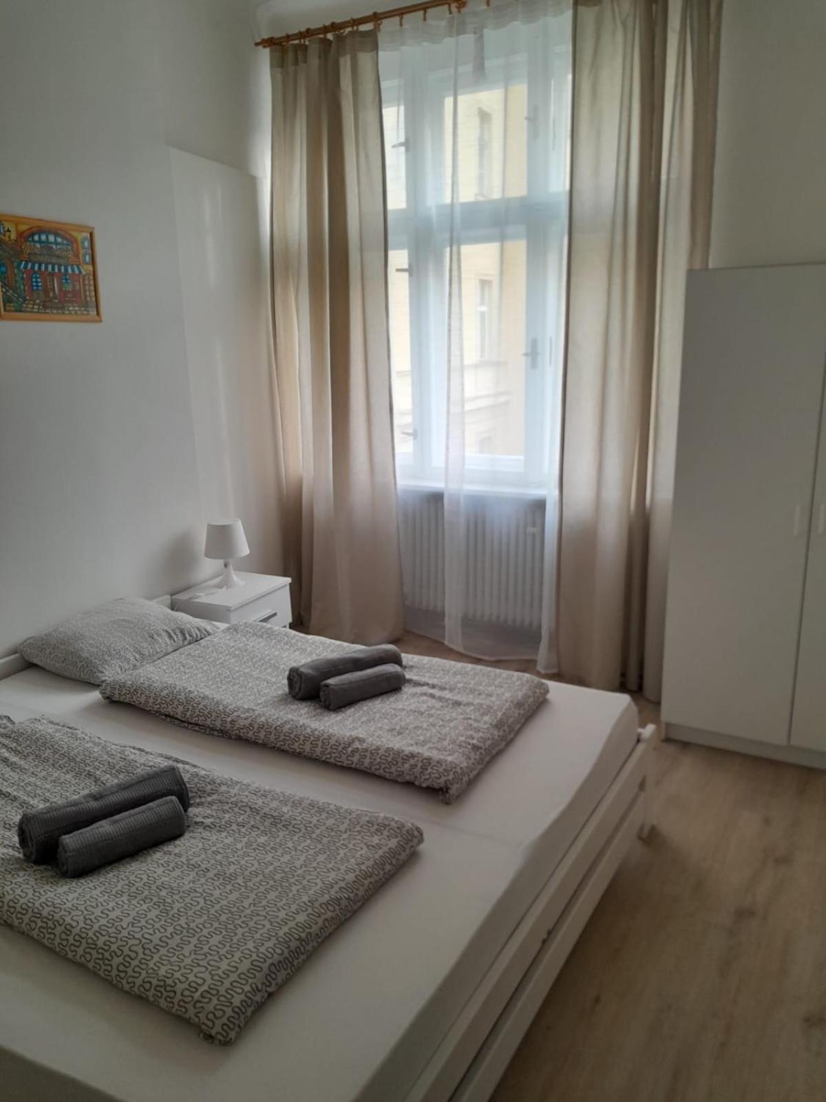 Lubert Apartmany S.R.O Prag Exteriör bild