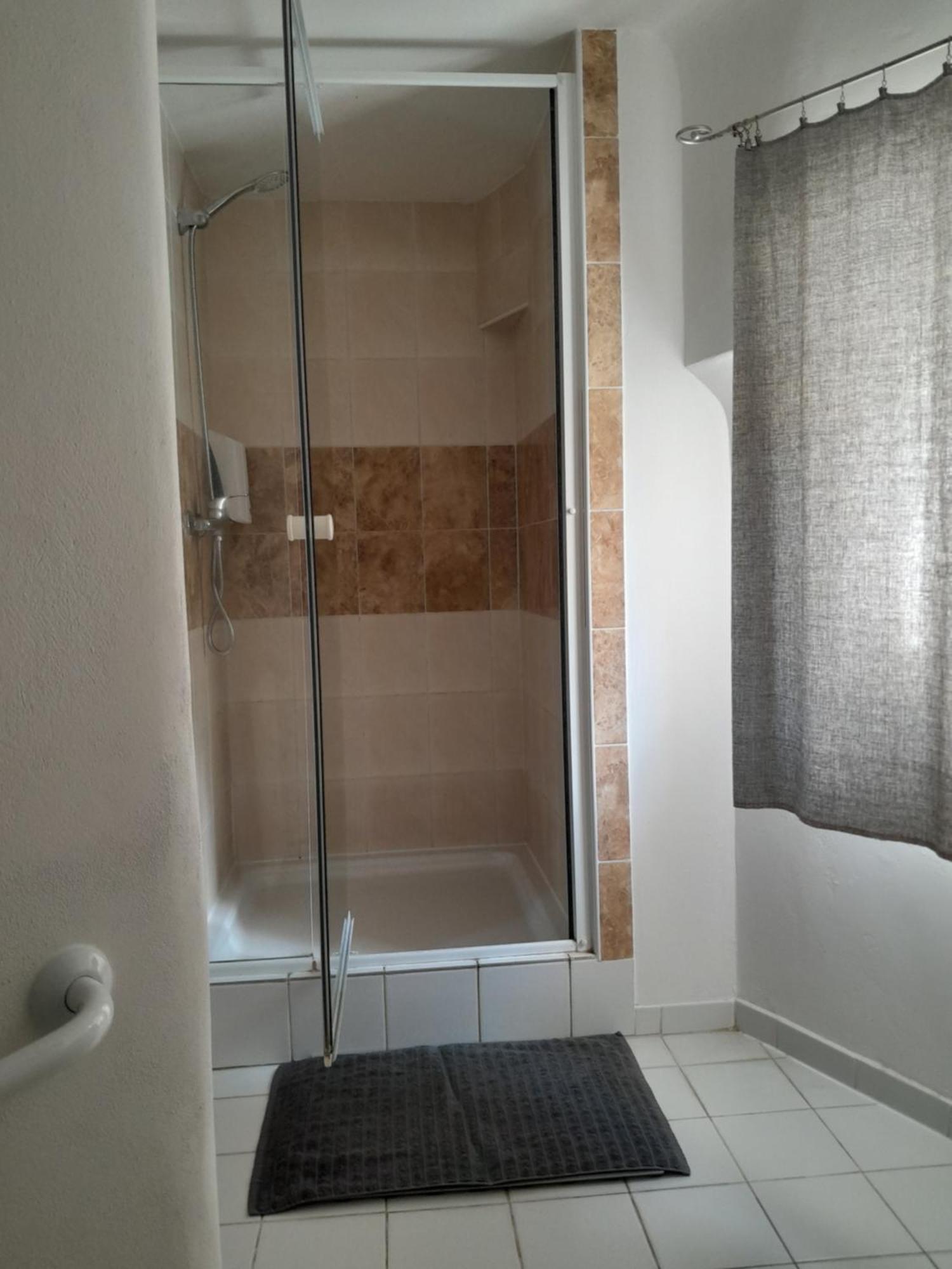 Lubert Apartmany S.R.O Prag Exteriör bild