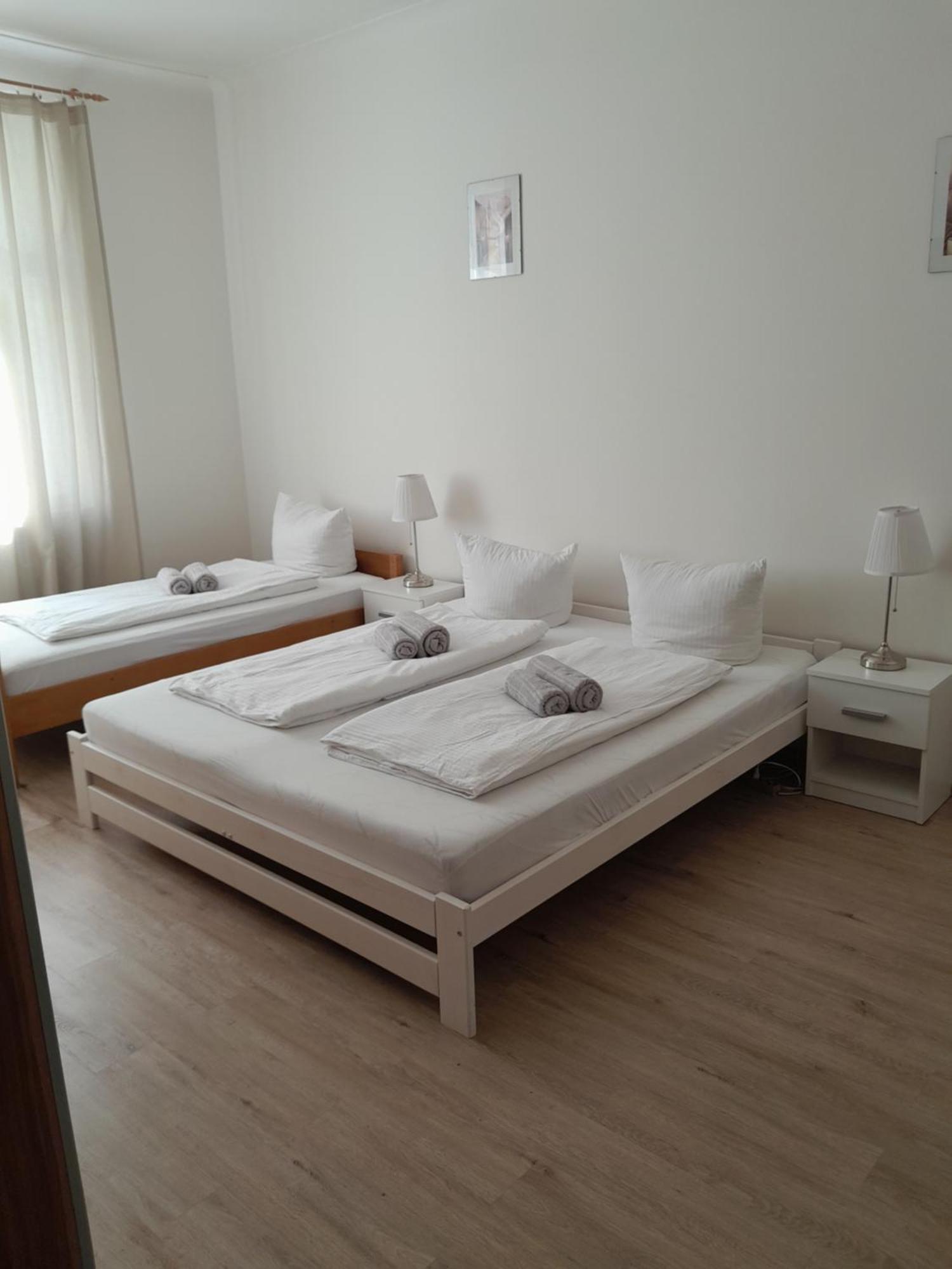 Lubert Apartmany S.R.O Prag Exteriör bild