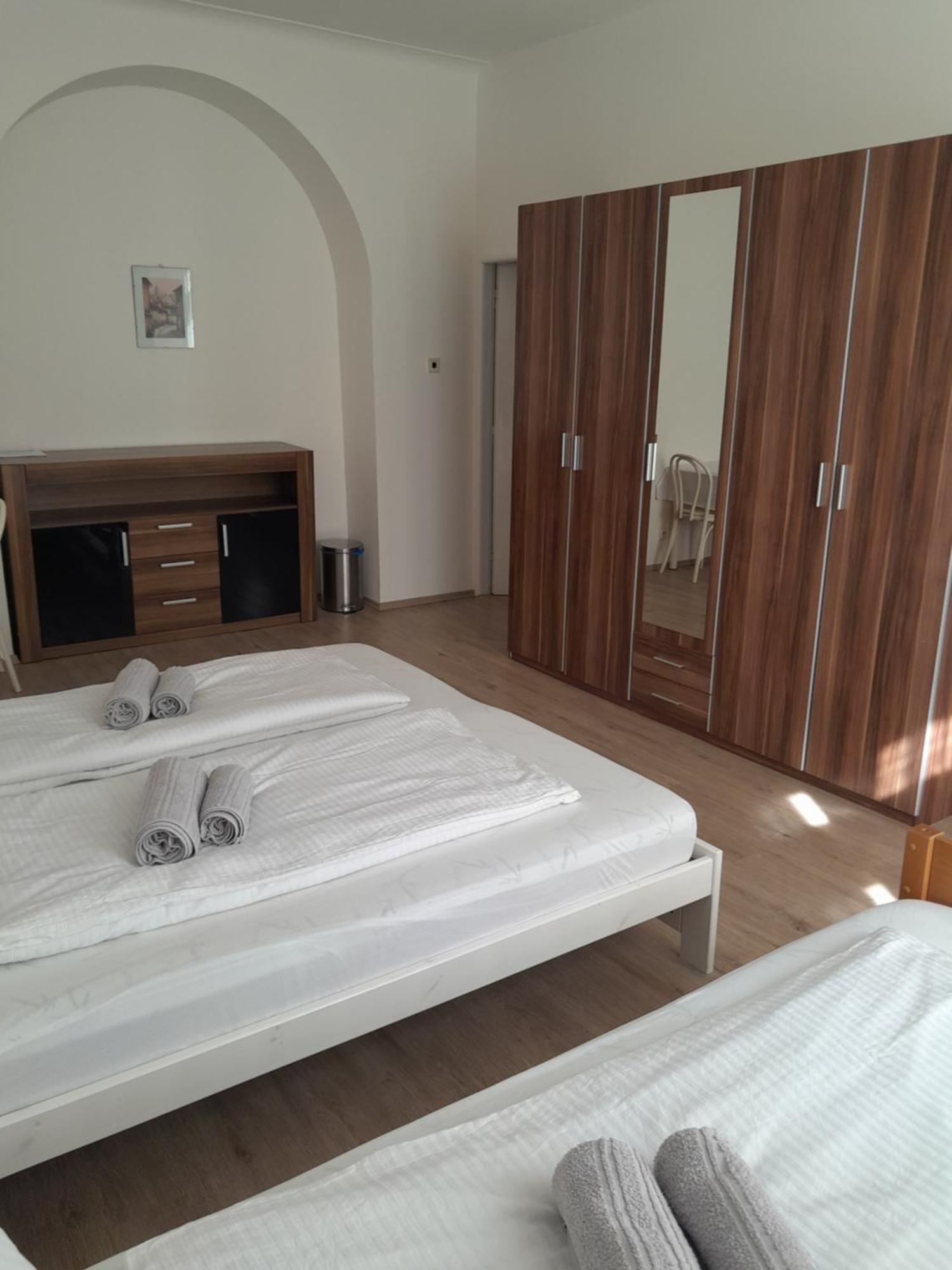 Lubert Apartmany S.R.O Prag Exteriör bild